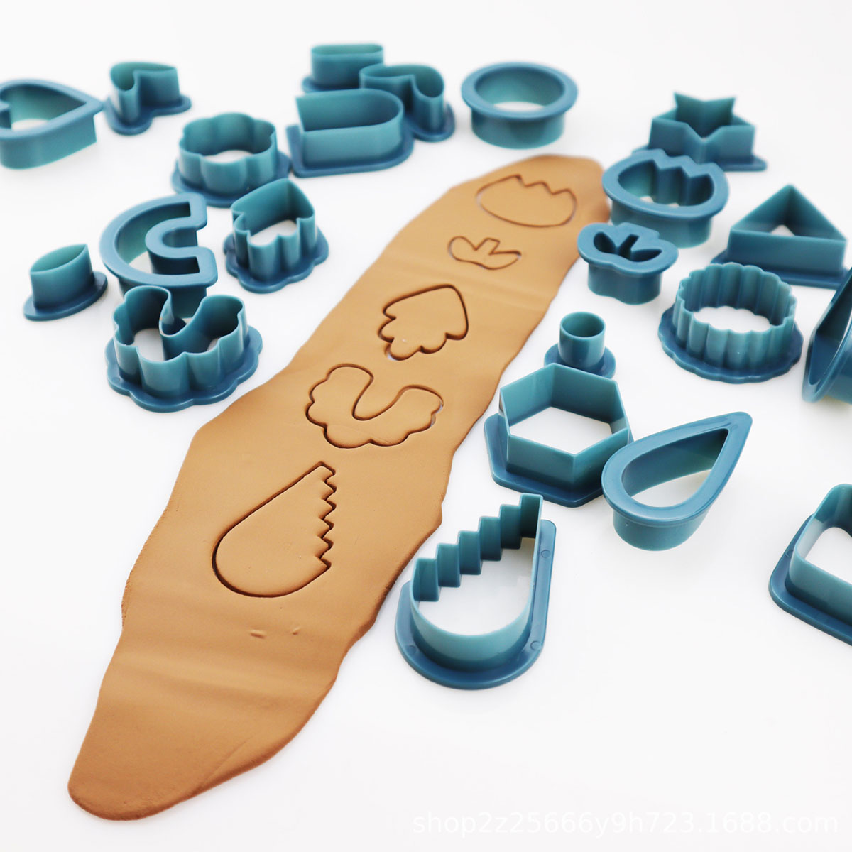 Jewelry Making Online - Kit de 24 Cortadores de Arcilla